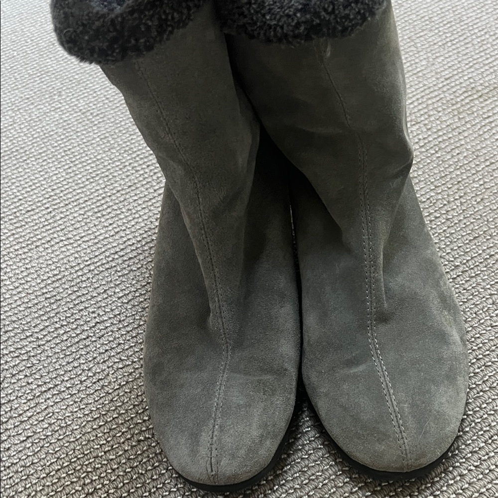 AEROSOLES Gray Ankle Boots with Black Trim - Picture 4 of 8